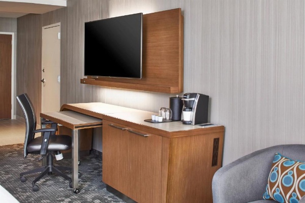 Courtyard by Marriott Baltimore Downtown/McHenry Row image 10