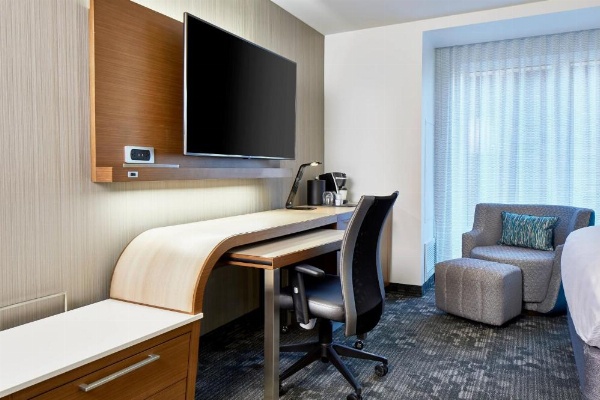 Courtyard by Marriott Baltimore Downtown/McHenry Row image 11
